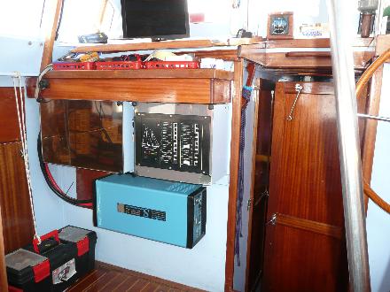 Die blaue Kiste: auch ein 3KW Spannungswandler von Sterling